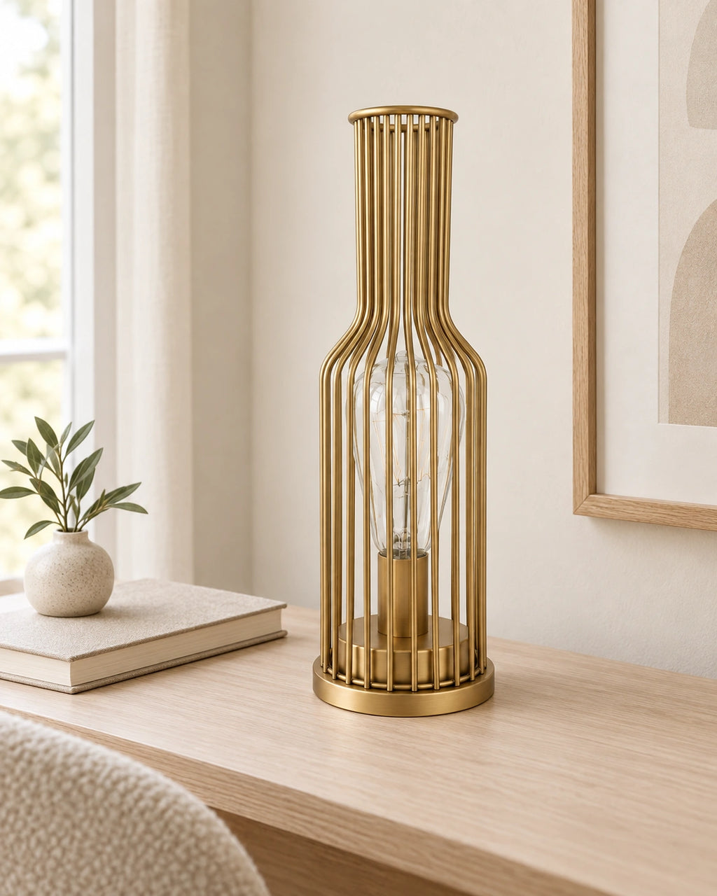 Lampe de chevet en métal doré bouteille
