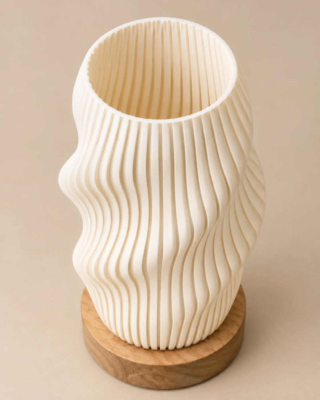 Lampe de chevet à relief en ligne, blanche sur socle en bois