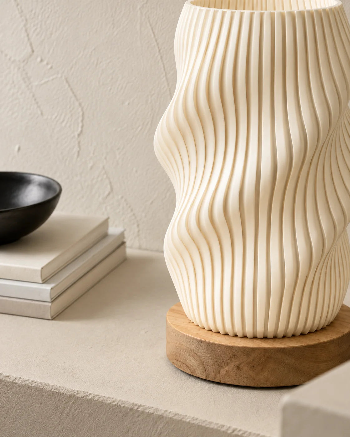 Lampe de chevet à relief en ligne, blanche sur socle en bois