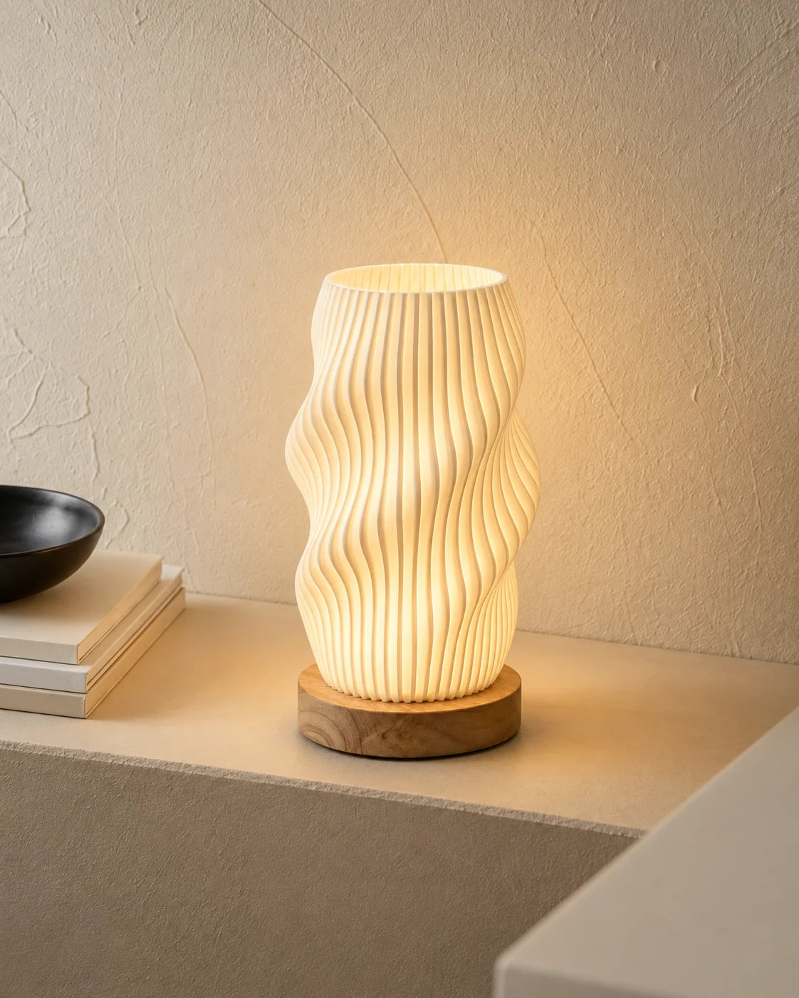Lampe de chevet à relief en ligne, blanche sur socle en bois