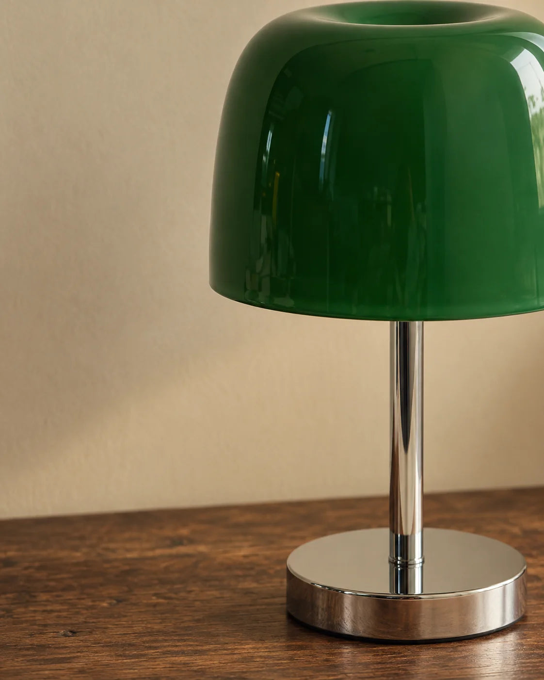Lampe de chevet sur pied argent et en verre vert