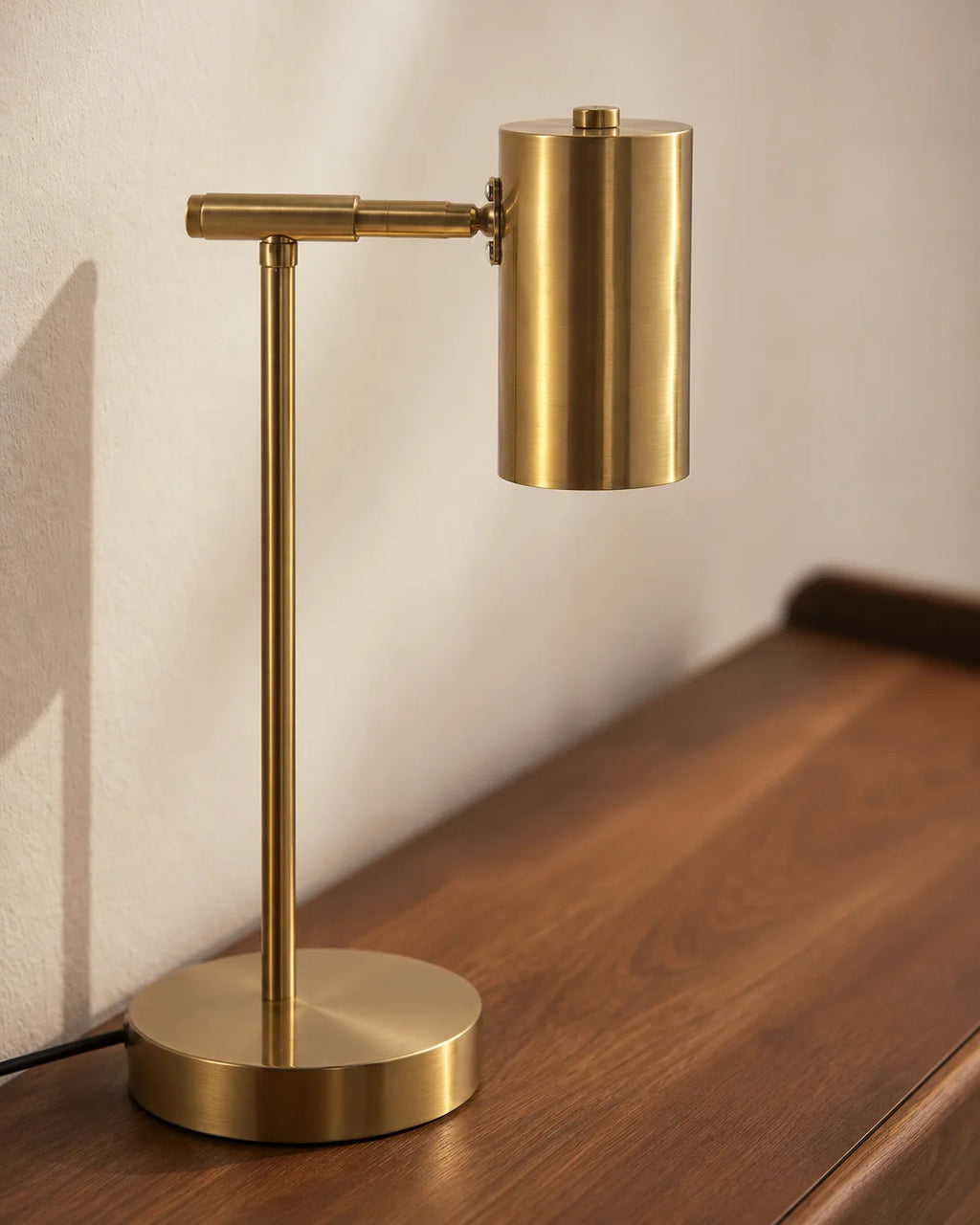 Lampe de chevet dorée sur pied