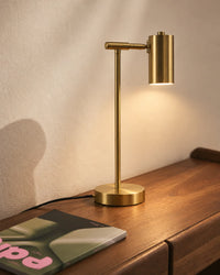 Lampe de chevet dorée sur pied