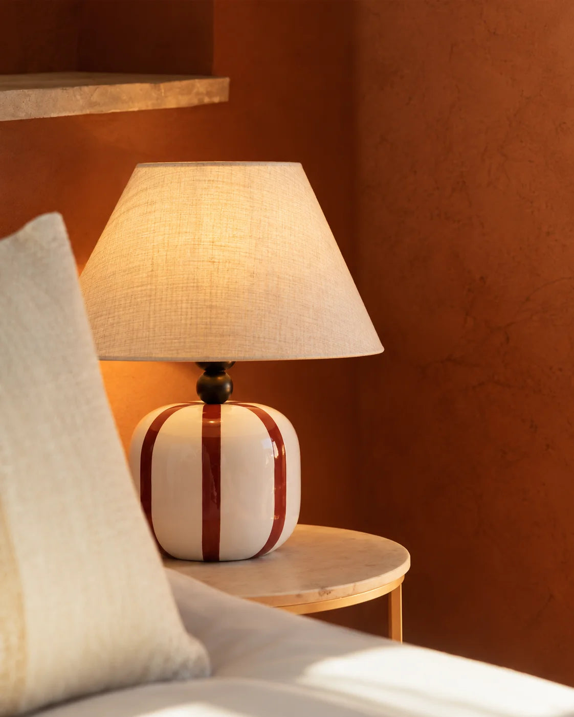 Lampe de chevet ronde rouge et blanche