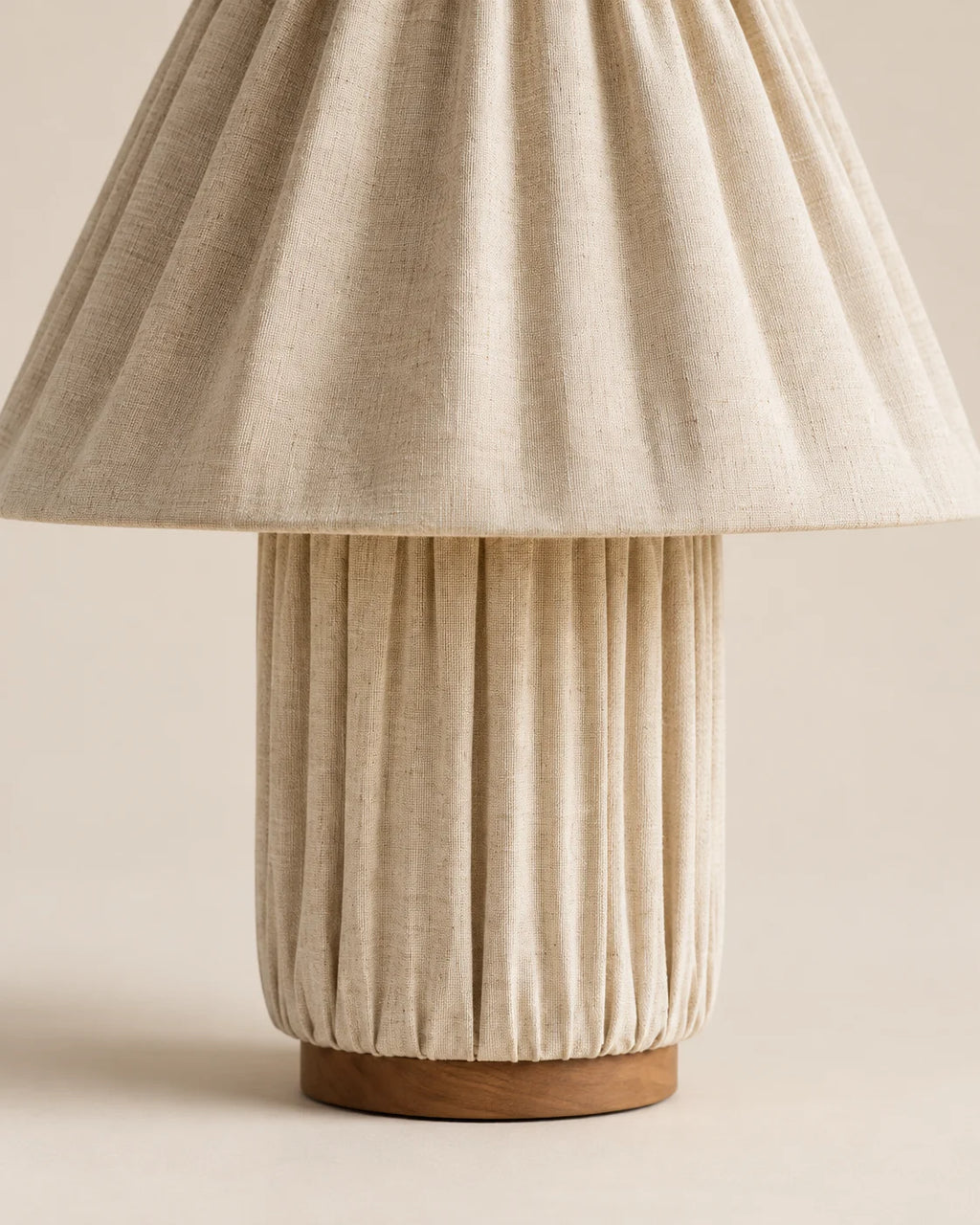 Lampe de chevet crème en tissu et support en bois