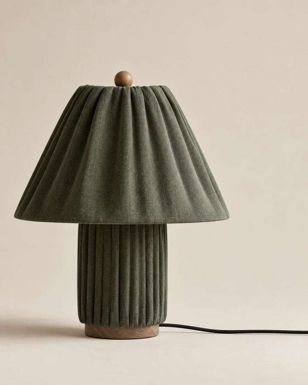 Lampe de chevet kaki en tissu et support en bois