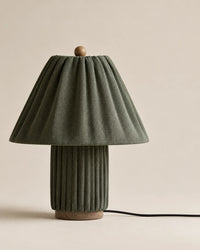 Lampe de chevet kaki en tissu et support en bois