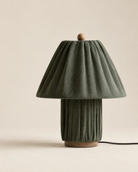 Lampe de chevet kaki en tissu et support en bois