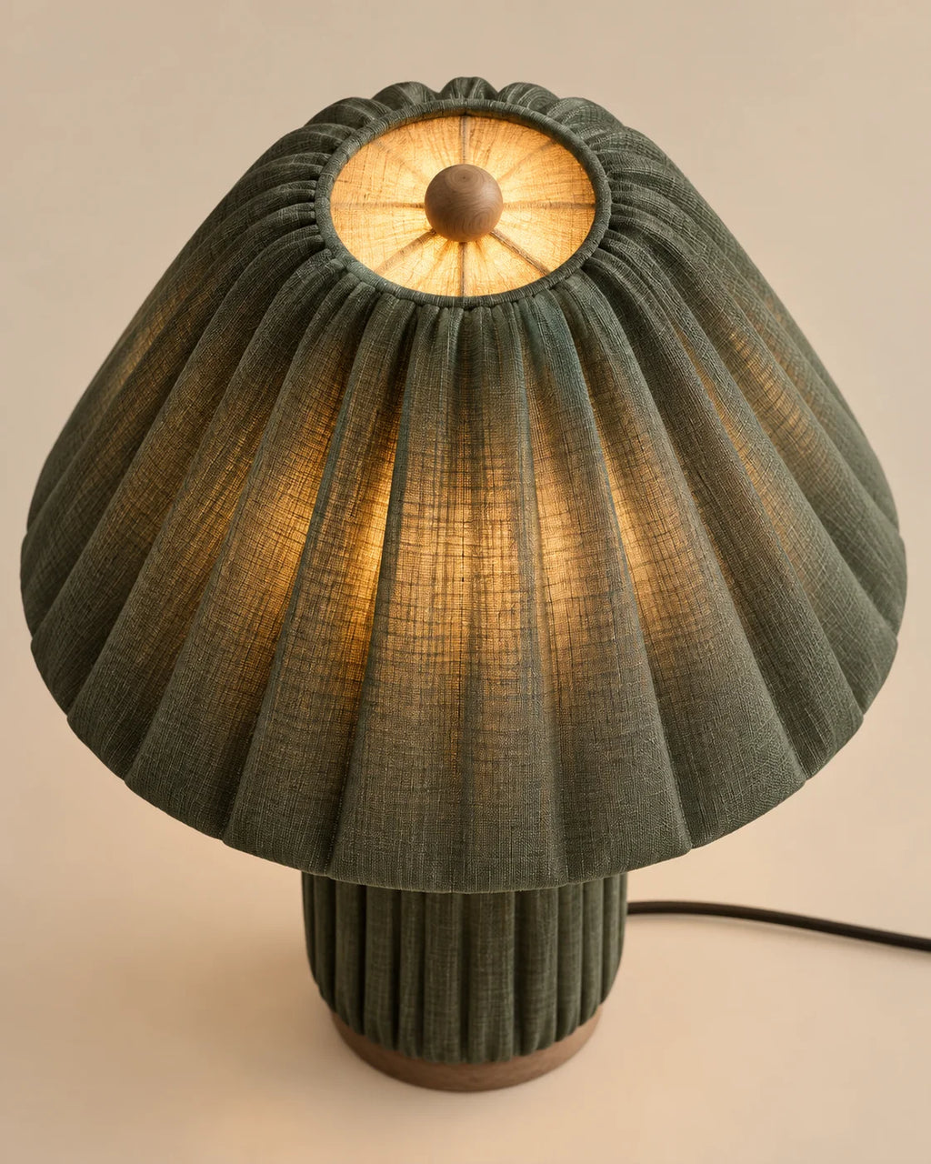 Lampe de chevet kaki en tissu et support en bois