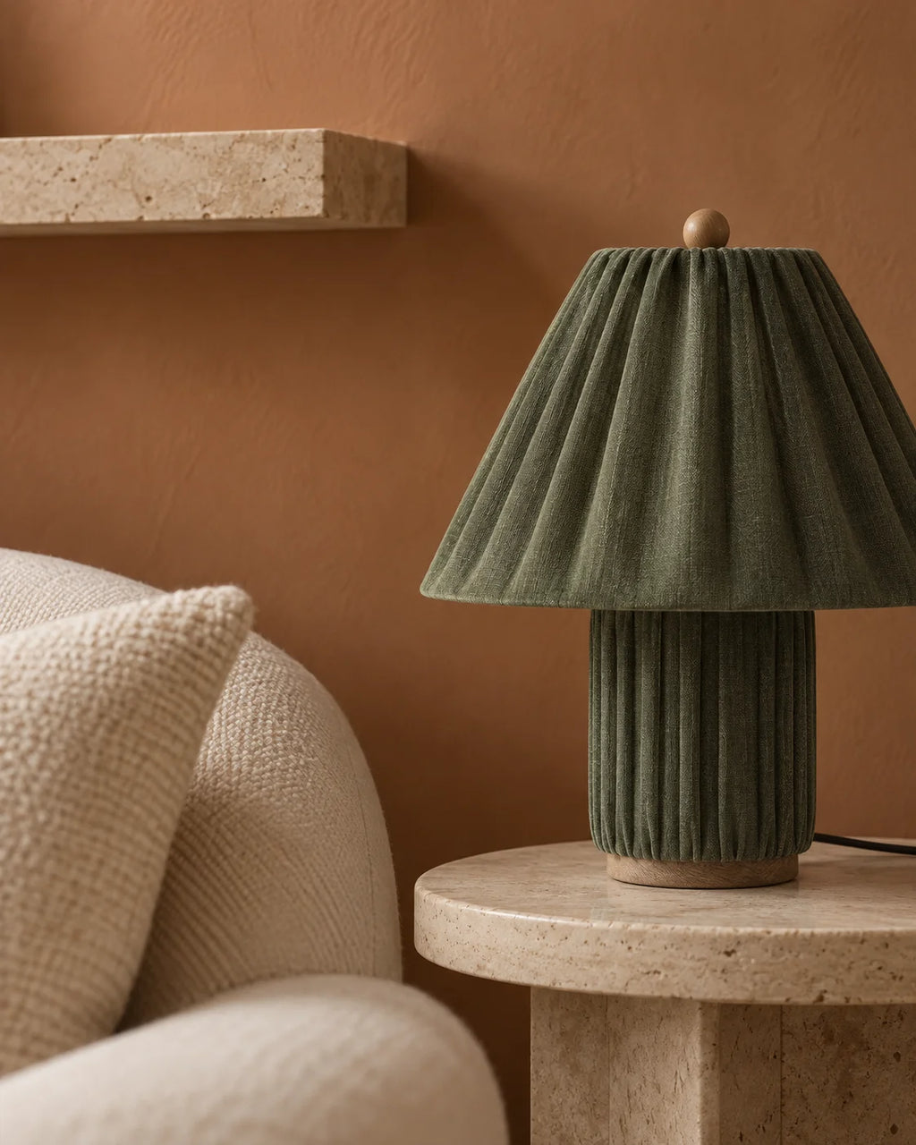 Lampe de chevet kaki en tissu et support en bois