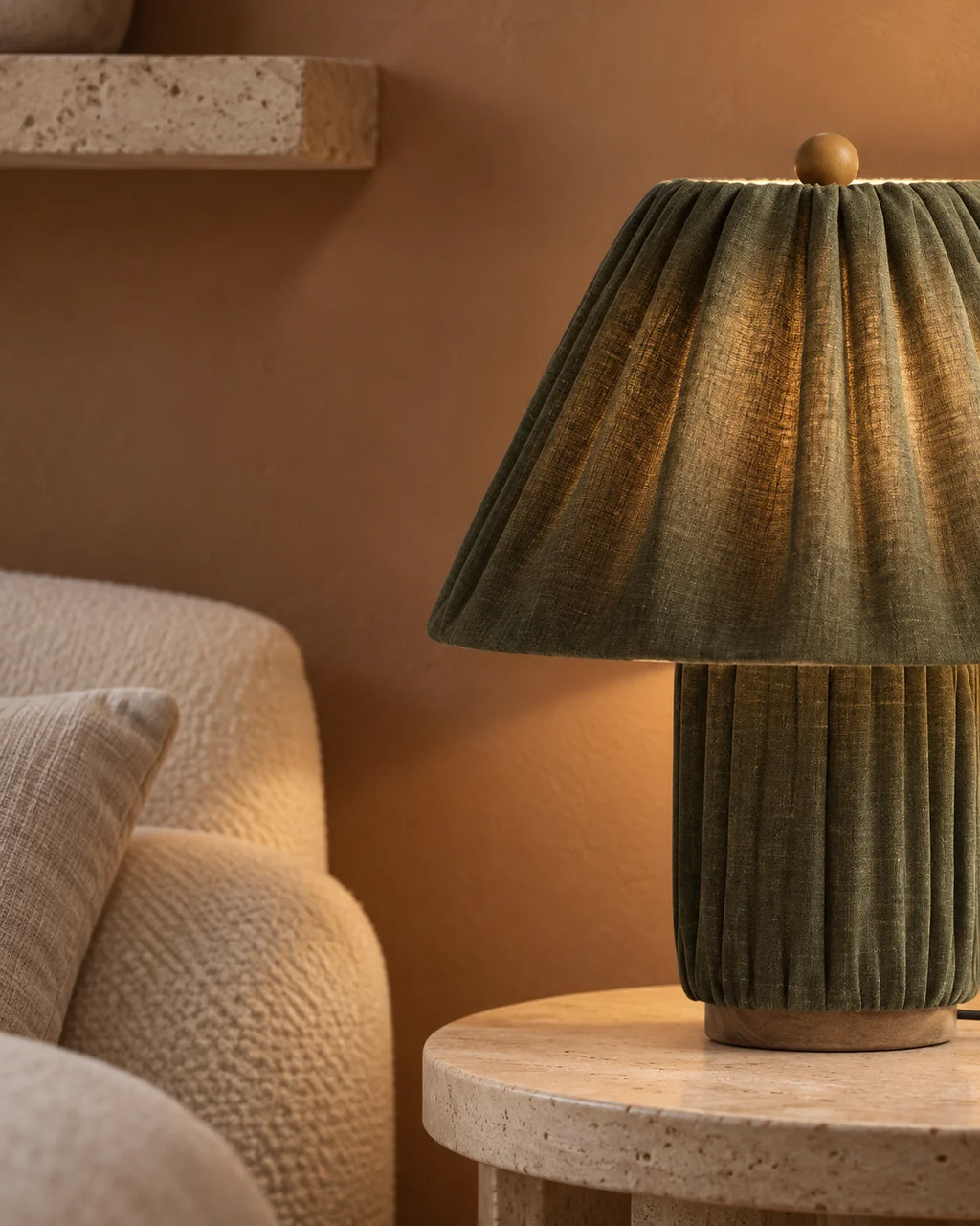 Lampe de chevet kaki en tissu et support en bois