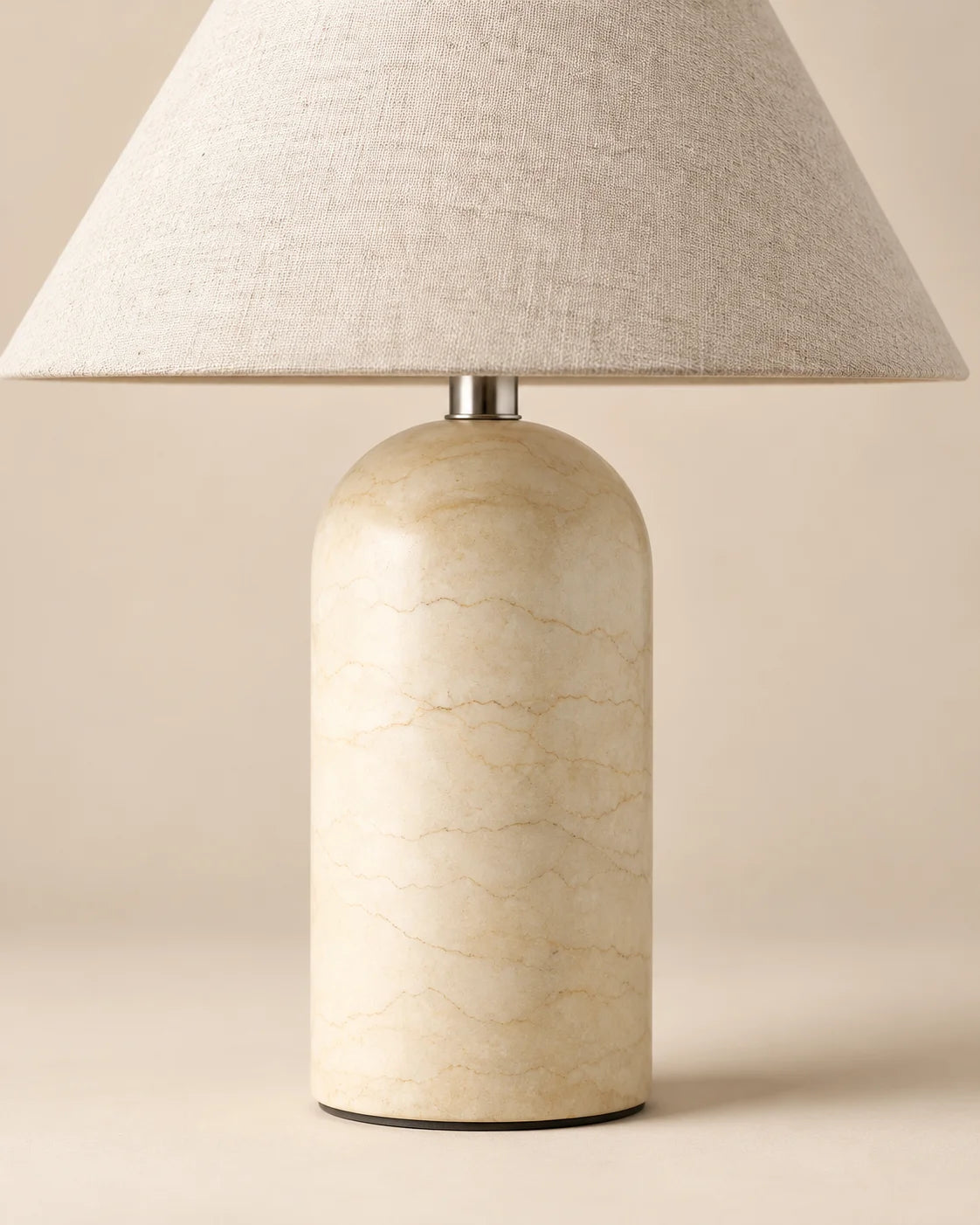 Lampe de chevet en marbre beige et abat jour blanc
