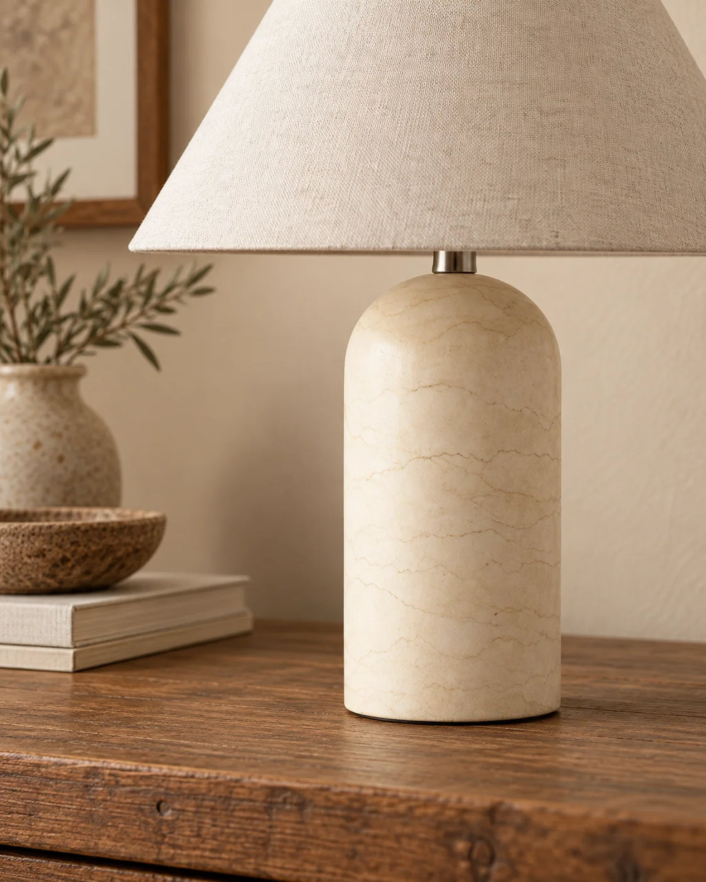 Lampe de chevet en marbre beige et abat jour blanc