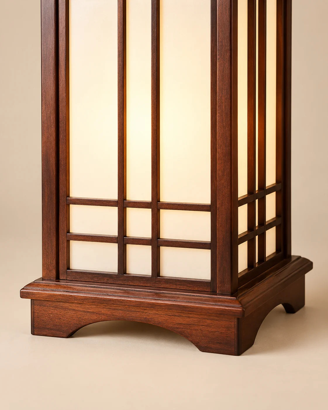 Lampe de chevet andon en bois foncé
