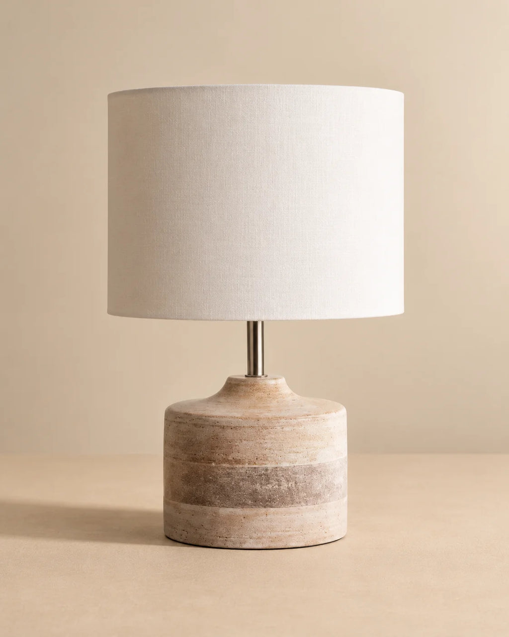 Lampe de chevet en bois massif blanchi et abat-jour blanc