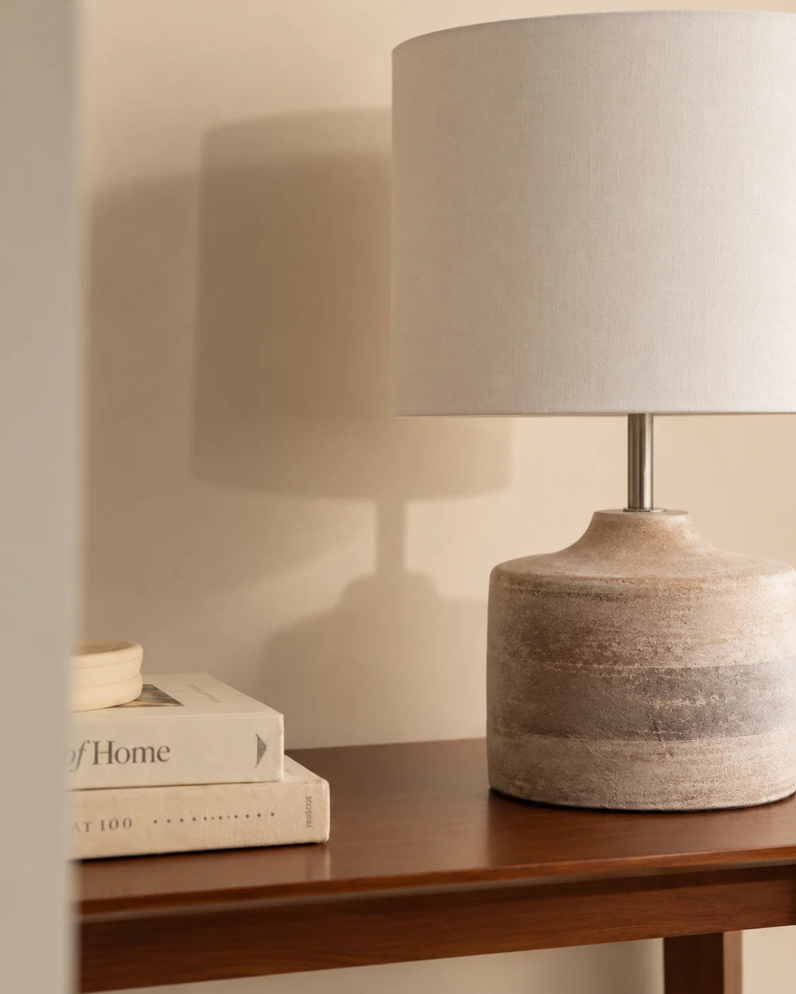 Lampe de chevet en bois massif blanchi et abat-jour blanc