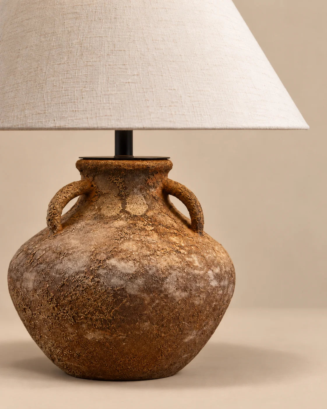 Lampe de chevet wabi sabi en poterie patinée