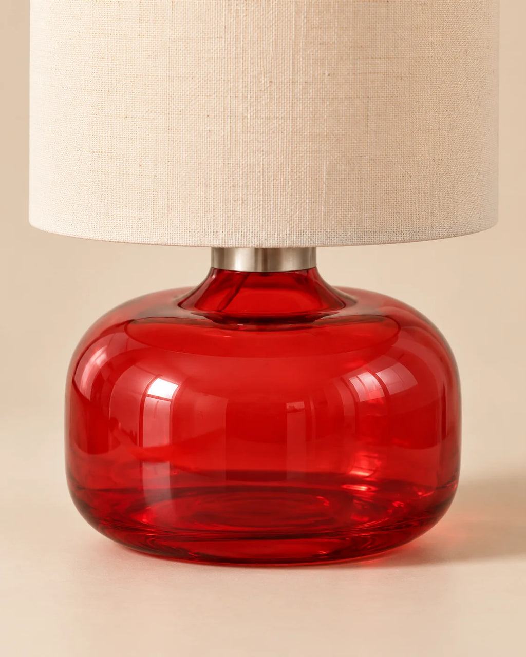 Lampe de chevet en verre rouge et abat-jour en lin
