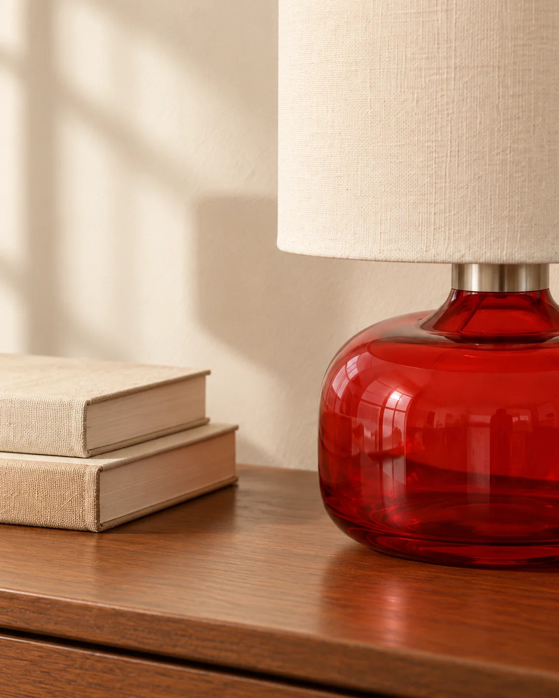 Lampe de chevet en verre rouge et abat-jour en lin