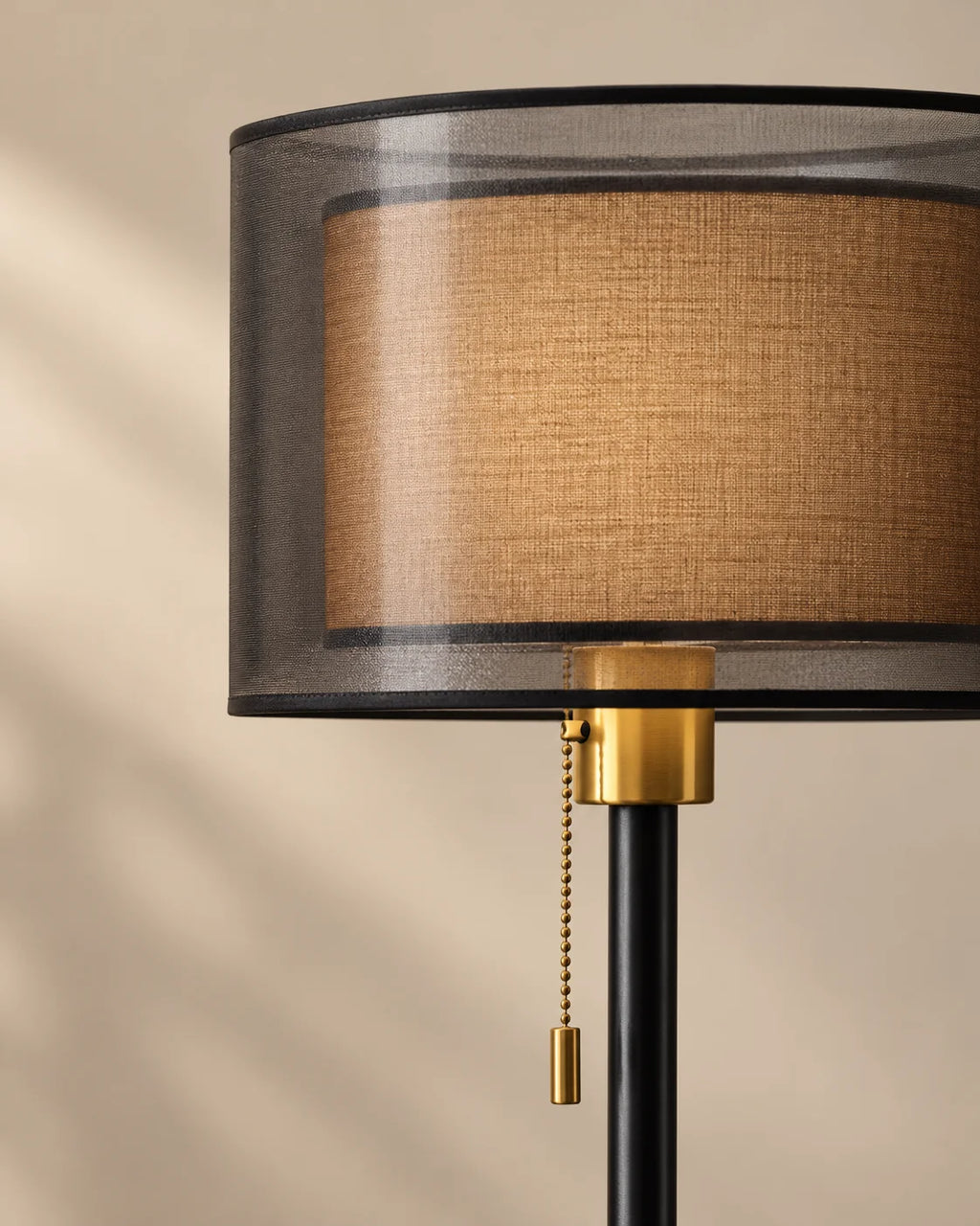 Lampe de chevet noire et dorée à double abat-jour