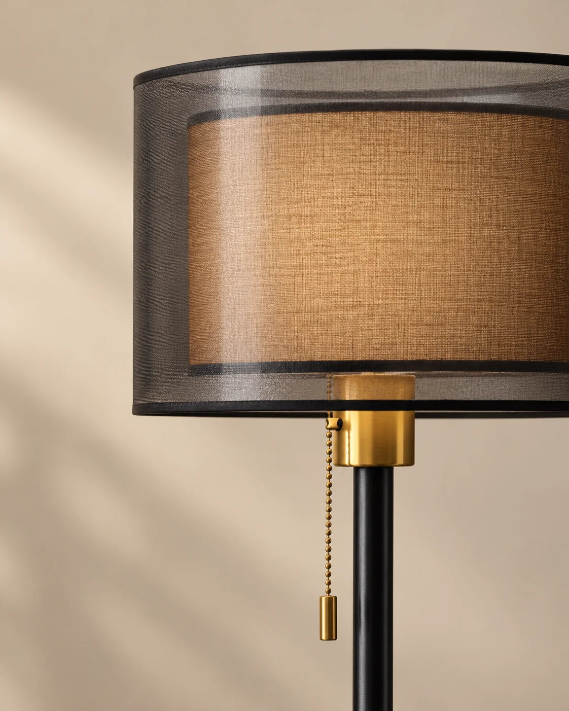 Lampe de chevet noire et dorée à double abat-jour