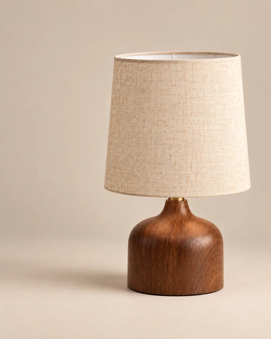 Lampe de chevet céramique imitation bois ronde et abat jour beige