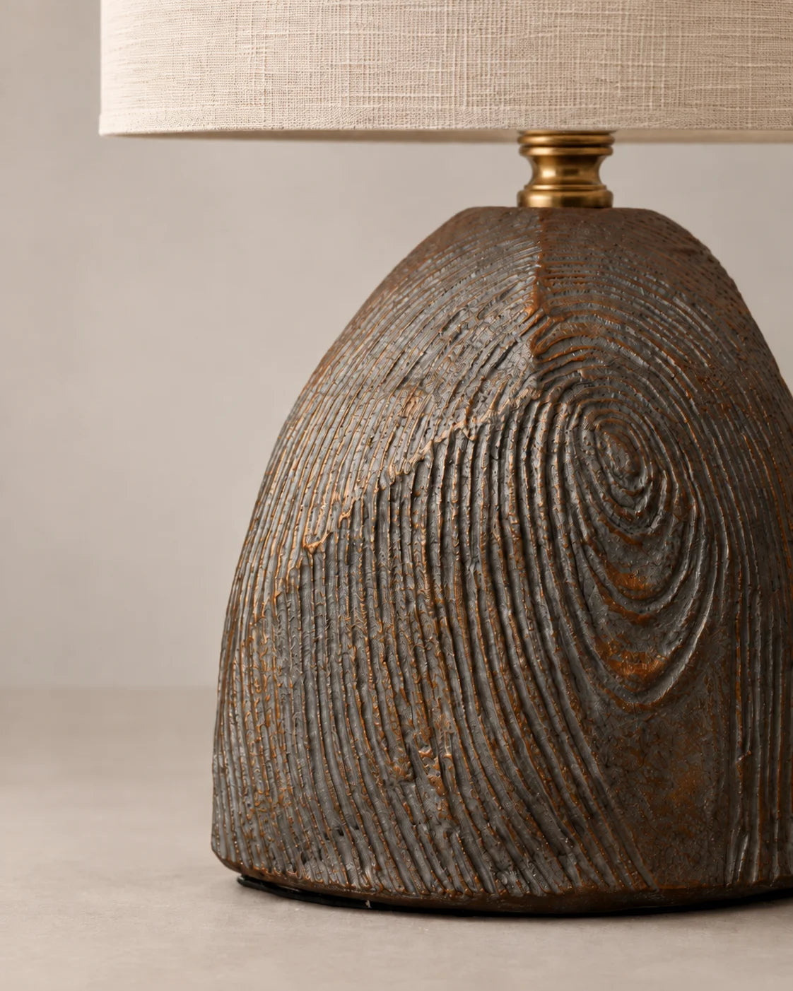 Lampe de chevet en résine imitation bois marron