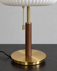 Lampe de chevet en métal dorée et en verre blanc