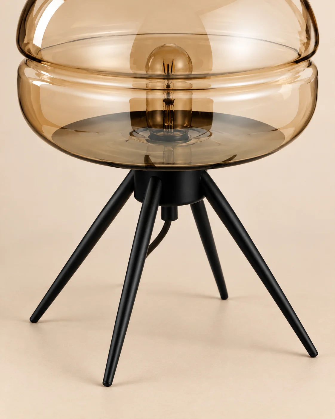 Lampe de chevet en verre teinté ambre sur pied en fer