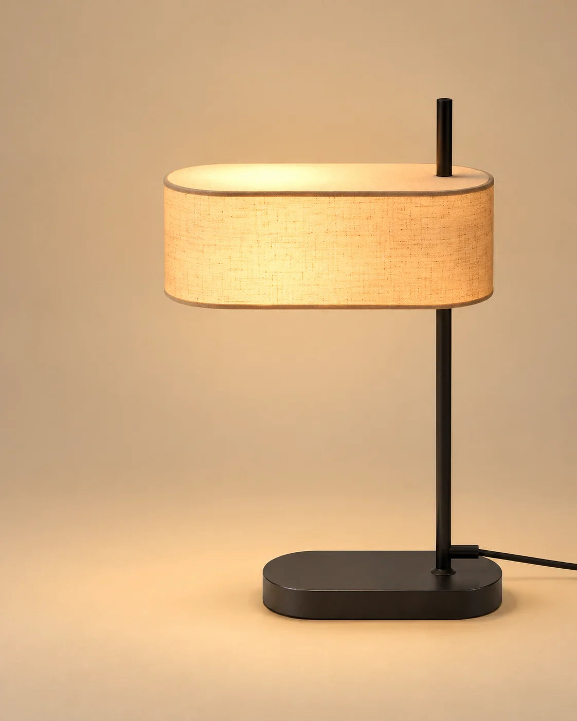 Lampe de chevet noir et abat jour asymétrique en tissu