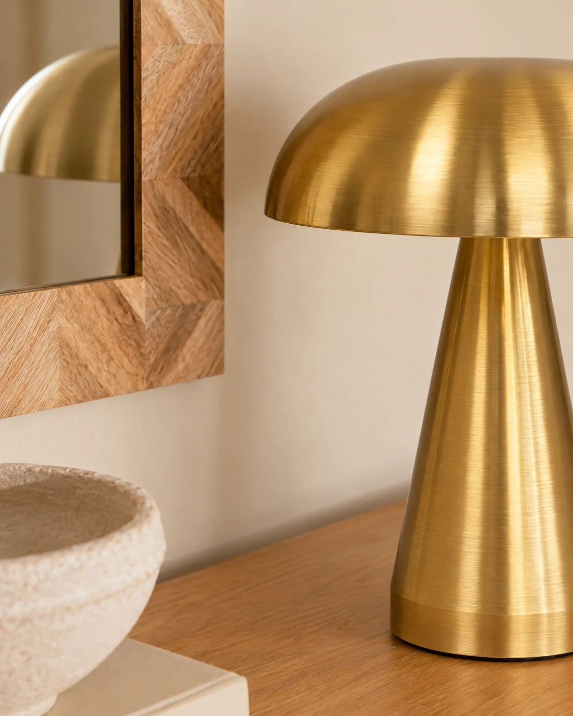 Lampe de chevet en métal dorée champignon