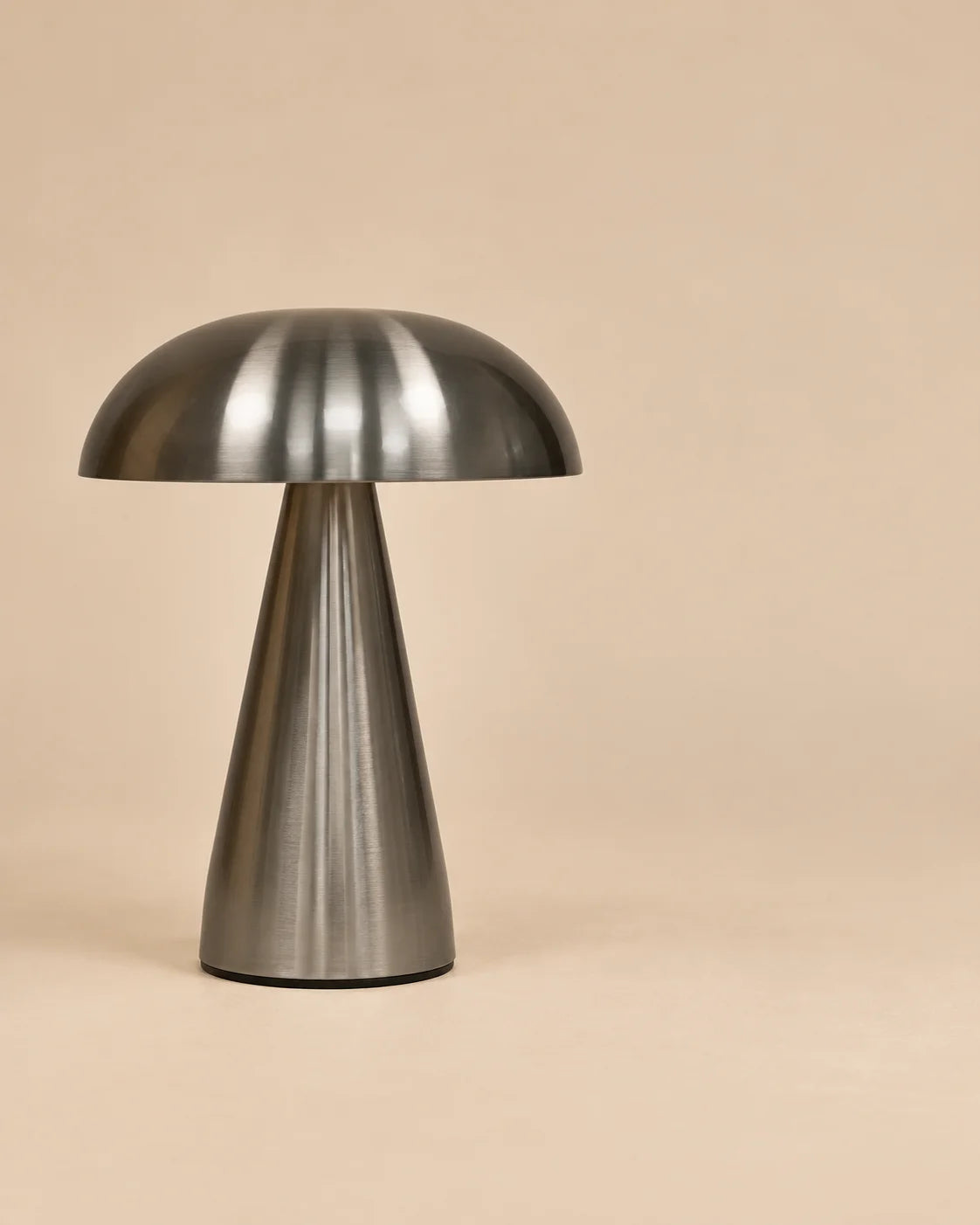 Lampe de chevet en métal argentée champignon