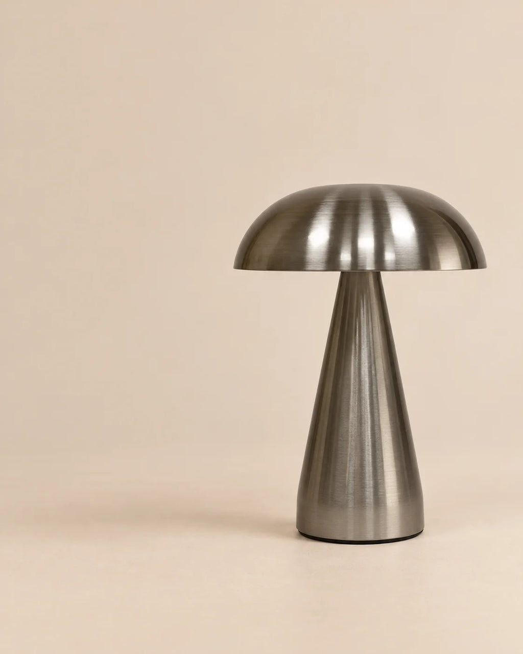 Lampe de chevet en métal argentée champignon