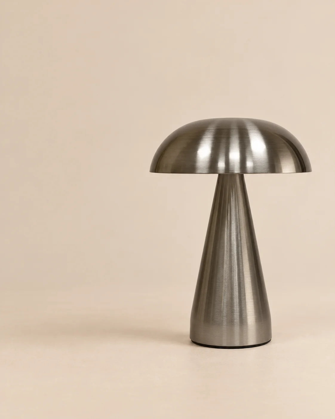 Lampe de chevet en métal argentée champignon