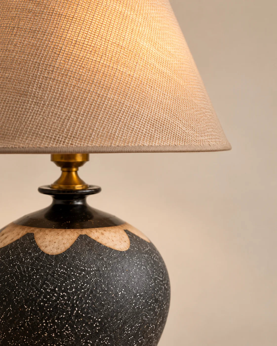 Lampe de chevet en céramique grise