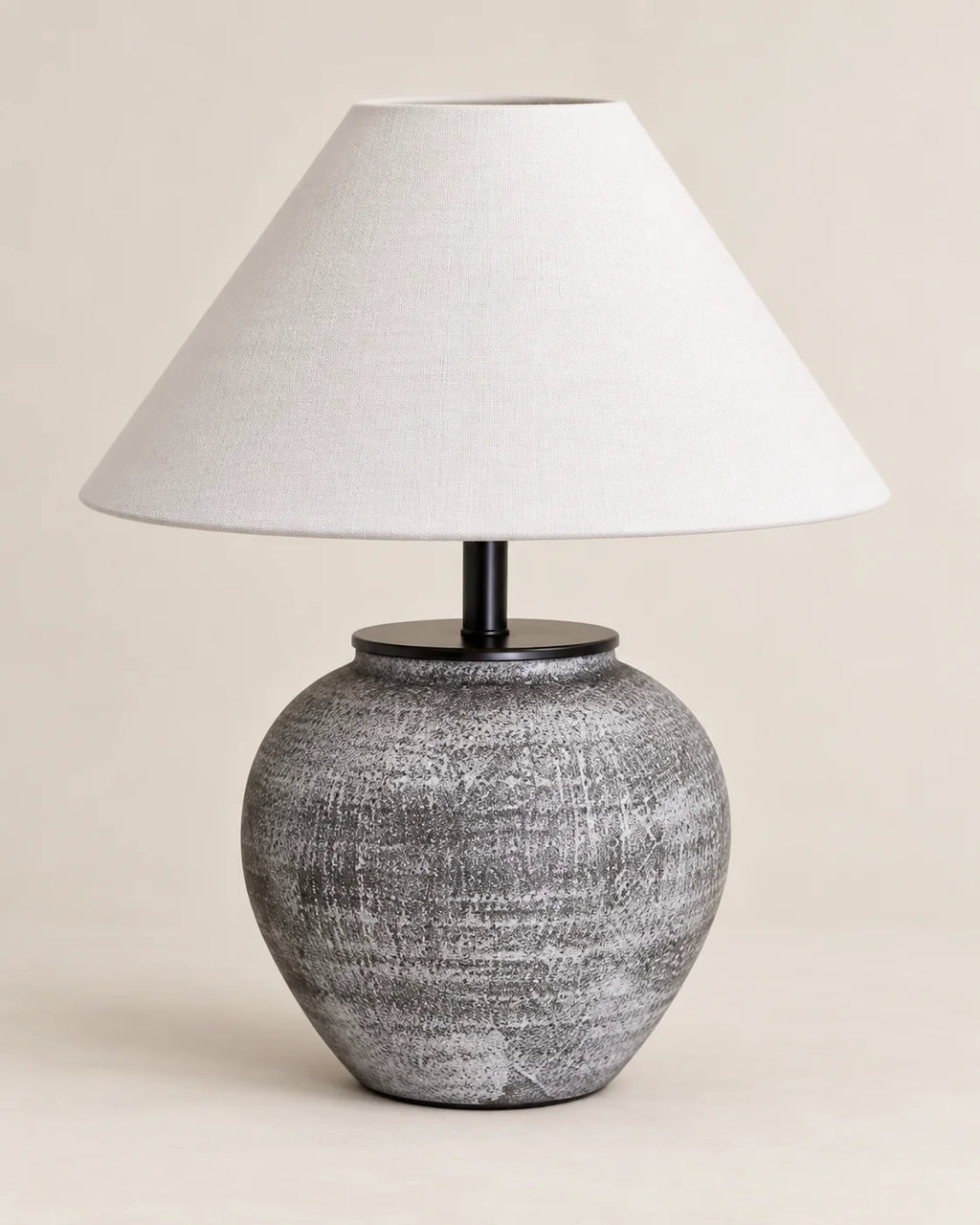 Lampe de chevet en céramique grise et abat jour blanc