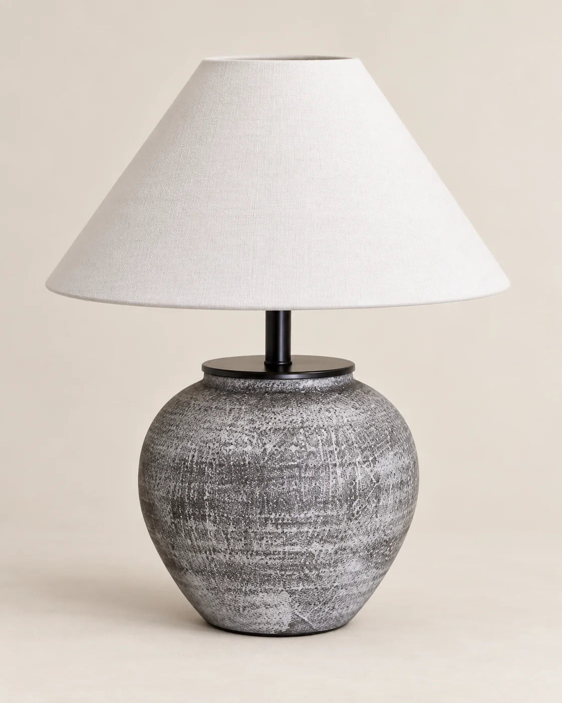 Lampe de chevet en céramique grise et abat jour blanc