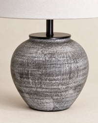 Lampe de chevet en céramique grise et abat jour blanc
