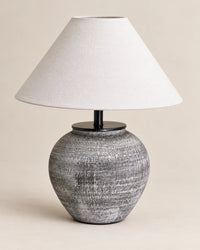 Lampe de chevet en céramique grise et abat jour blanc