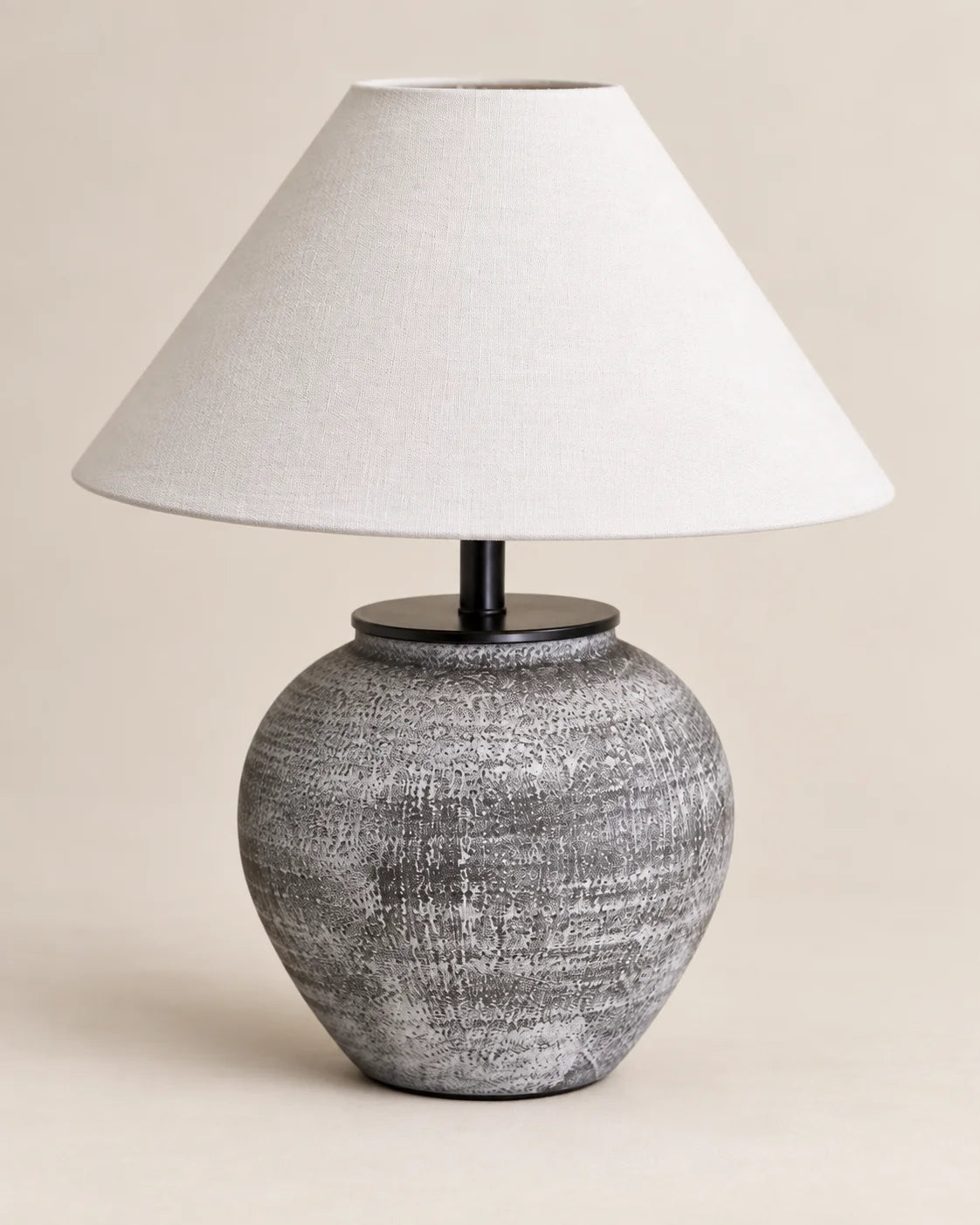 Lampe de chevet en céramique grise et abat jour blanc