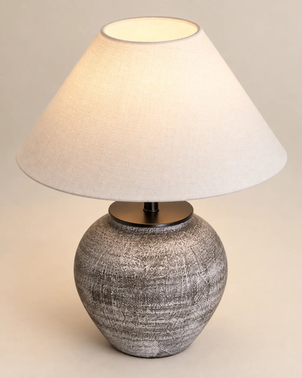 Lampe de chevet en céramique grise et abat jour blanc