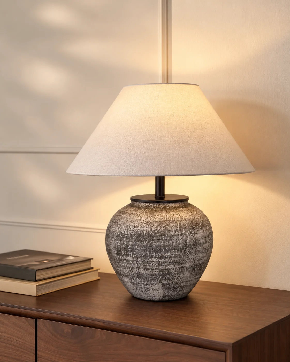Lampe de chevet en céramique grise et abat jour blanc