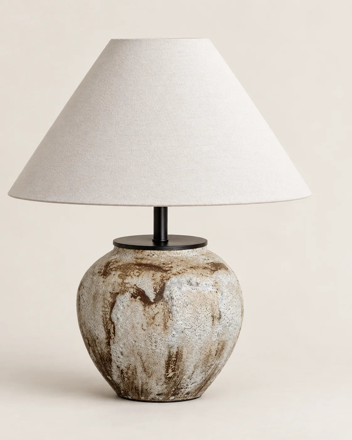 Lampe de chevet en céramique de couleur avec abat jour blanc