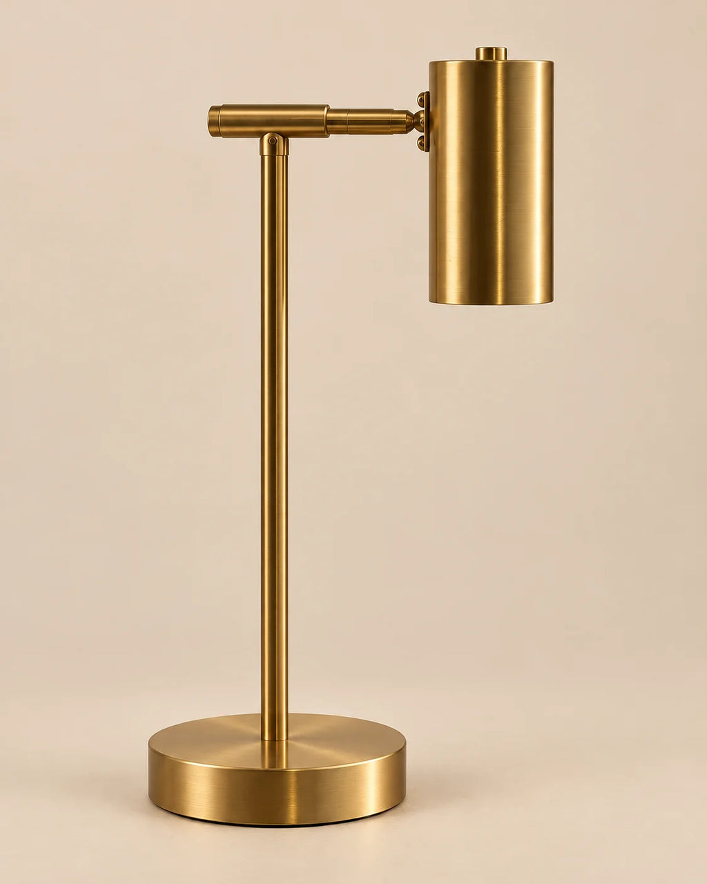 Lampe de chevet dorée sur pied
