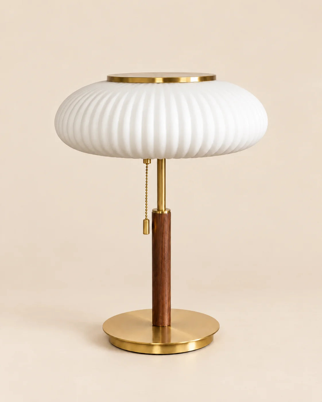 Lampe de chevet en métal dorée et en verre blanc