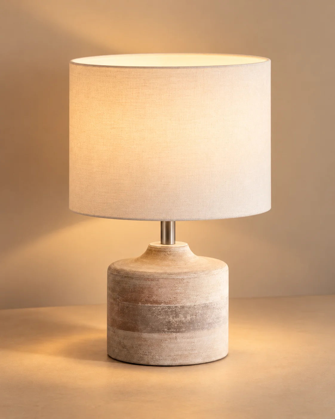 Lampe de chevet en bois massif blanchi et abat-jour blanc