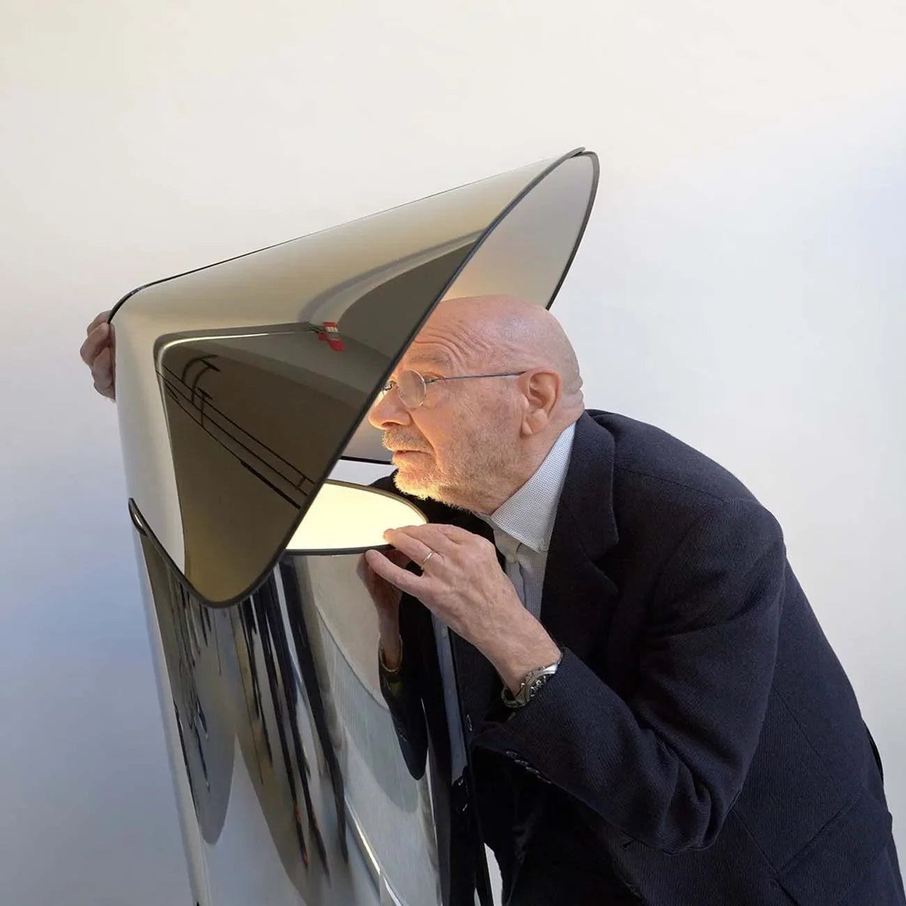 Lampe de chevet chapeau en métal design