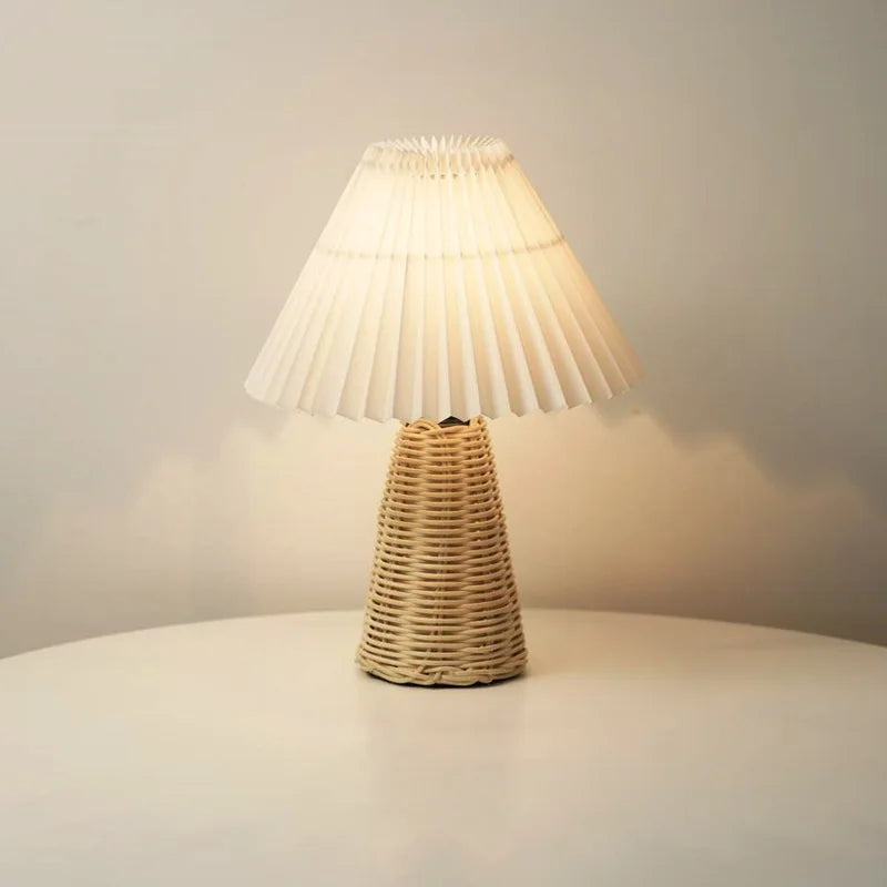 Lampe de chevet en rotin tressé