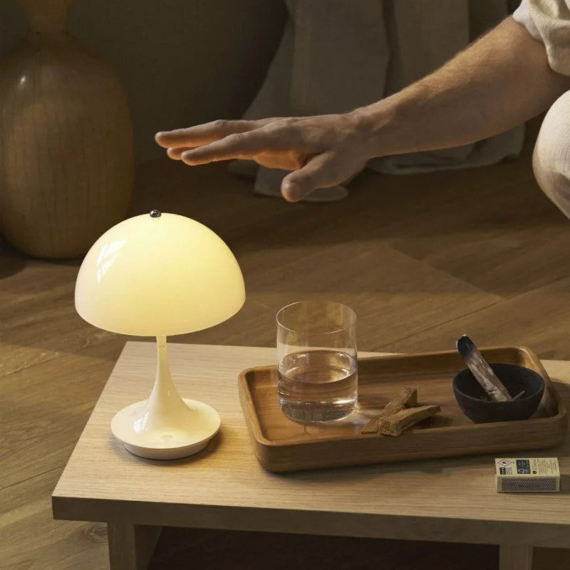 Lampe de chevet Panthella design danois