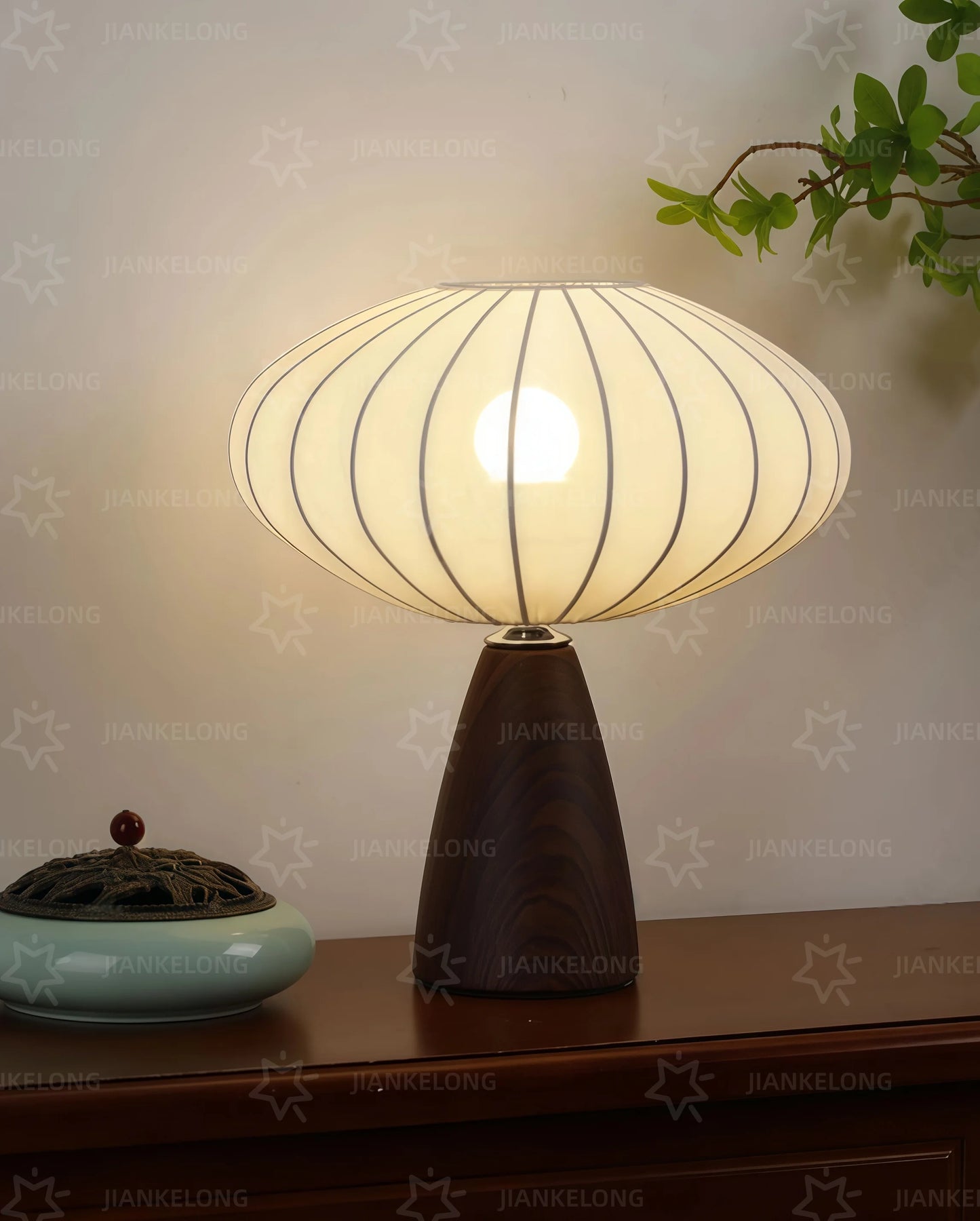 Lampe de chevet en bois et tissu